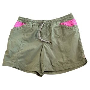 Columbia Women’s Walnut Color Blocked Omni Shade Shorts Olive‎ Medium 1858411